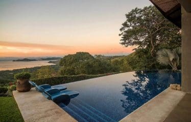 Splendid villa with ocean view