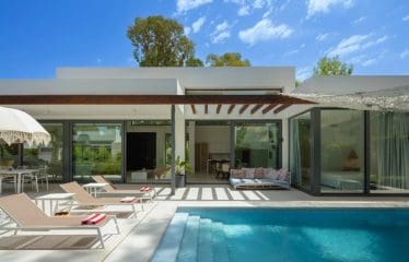 Très belle villa moderne située à Estepona