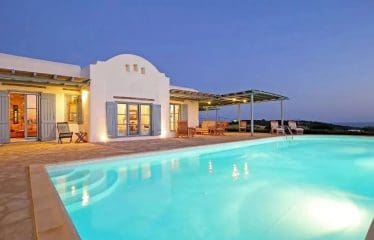 Très belle villa de luxe avec une vue imprenable sur la mer située à Paros