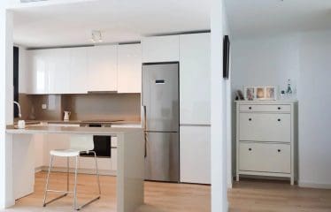 Bel appartement moderne avec une terrasse ensoleillée