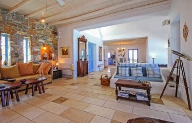 Très belle villa de luxe avec une vue imprenable sur la mer située à Paros