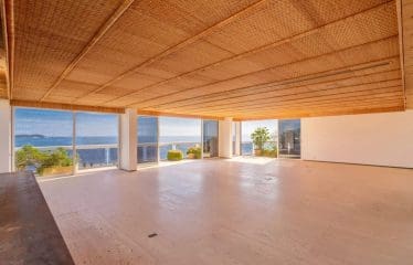 Magnificent penthouse facing Ipanema beach