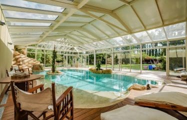 Adainville   PROPRIÉTÉ EXCEPTIONNELLE AVEC PISCINE COUVERTE .