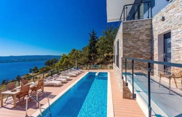 Très belle Villa en pierre située dans le quartier Omis