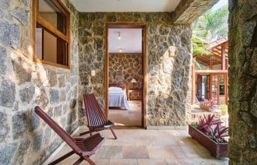 Maison idyllique au bord de l&rsquo;eau avec jetée à Paraty