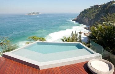 Somptueuse Propriété avec 5 chambres vue mer et accès à la plage à Joá