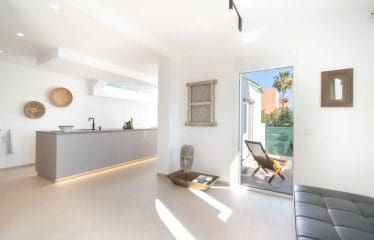 SUPERBE MAISON DE VILLE AVEC UNE VUE INCROYABLE SUR LA MONTAGNE ET LA MER