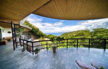 Très belle villa nichée au sommet des collines