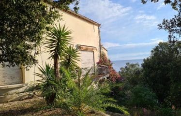 Belle propriété sur 2 niveaux vue mer époustouflante accès direct plage .