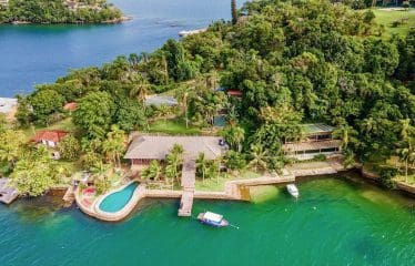 Propriété pieds dans l eau  exclusive  dans une île paradisiaque à Angra dos Reis