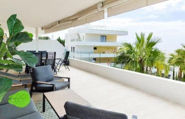 Bel appartement moderne avec piscine située à Estepona