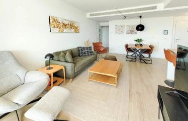 Bel appartement moderne avec piscine située à Estepona