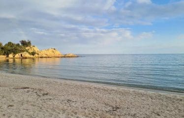Belle propriété sur 2 niveaux vue mer époustouflante accès direct plage .