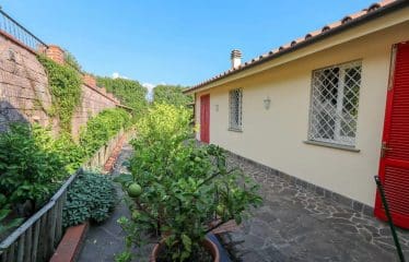 Villa located in a panoramic position with a suggestive view of the Tuscan countryside