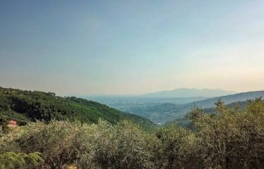 Villa located in a panoramic position with views of the Tuscan countryside
