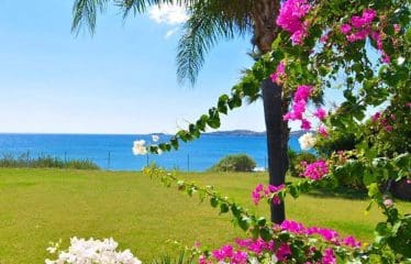 Beautiful imposing villa with stunning sea views