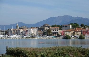 AGNIIQUE IMMOBILE DI PRESTIGIO su 2 livelli: 250 mq abitabili ad OLETTA VISTA MARE