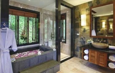 Splendida villa arroccata in una tenuta di lusso situata a Surin
