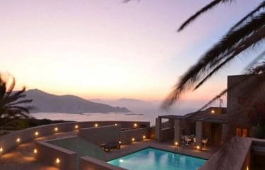 Très belle villa surplombant le golf de Ftelia