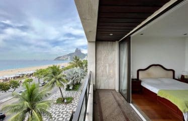 Beautiful renovated apartment with sea view and balcony in Ipanema
