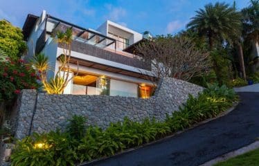 Villa élégante avec vue sur la mer située à Surin