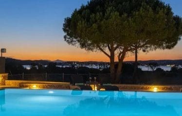 MAGNIFIQUE VILLA Vues spectaculaires sur la ville de Porto Cheli,