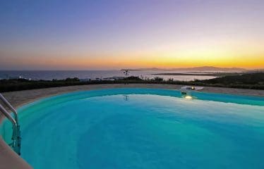 Très belle villa de luxe avec une vue imprenable sur la mer située à Paros