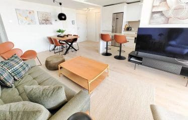 Bel appartement moderne avec piscine située à Estepona