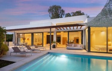 Très belle villa moderne située à Estepona