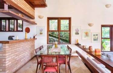 Maison idyllique au bord de l&rsquo;eau avec jetée à Paraty