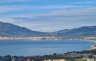 Magnifique Propriété contemporaines   située à PORTICCIO  vue mer époustouflante