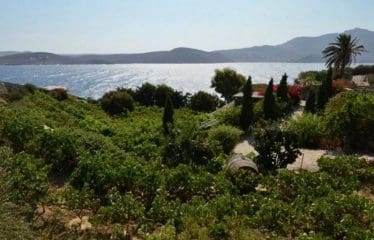 Très belle villa surplombant le golf de Ftelia