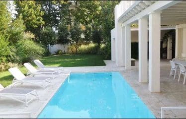 Très belle villa moderne située à Pietrasanta