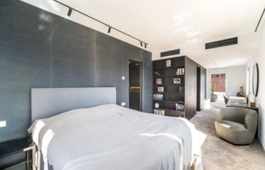 SUPERBE MAISON DE VILLE AVEC UNE VUE INCROYABLE SUR LA MONTAGNE ET LA MER