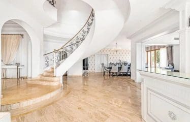 Splendide manoir de style méditerranéen avec une vue imprenable situé à Paraiso Alto