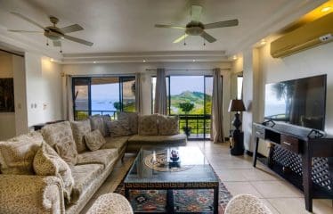 Très belle villa nichée au sommet des collines