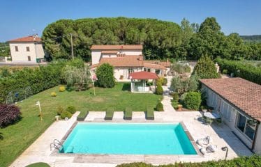 Splendide propriété pleine de charme située à Cecina