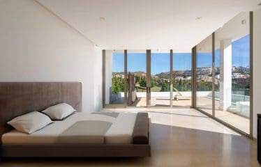 VILLA DE LUXE CONTEMPORAINE EN PREMIÈRE LIGNE DE GOLF AVEC UN PANORAMIQUE IMPRENABLE, LOS FLAMINGOS, BENAHAVIS