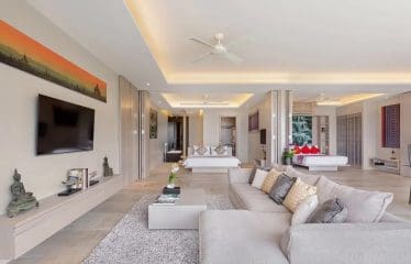 La villa offre una vista mozzafiato sul Mare delle Andamane ed è offerta con una vegetazione pittoresca.