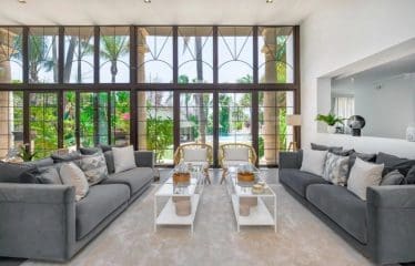 Villa exceptionnelle est située dans la magnifique Atalaya de Rio Verde