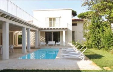 Très belle villa moderne située à Pietrasanta
