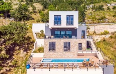 Très belle Villa en pierre située dans le quartier Omis