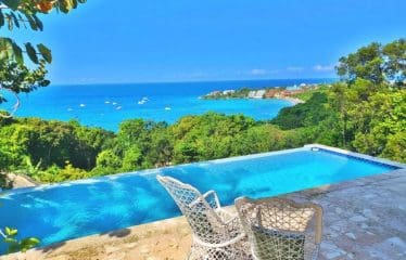 Sosua Bay View Villa sur quatre niveaux avec de magnifiques vues panoramiques sur l&rsquo;océan et la plage de Sosua.