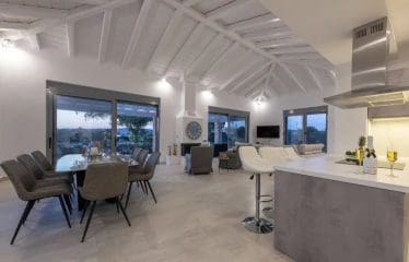 MAGNIFIQUE VILLA Vues spectaculaires sur la ville de Porto Cheli,