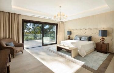 LUXUEUSE VILLA DE GOLF EN PREMIÈRE LIGNE À NUEVA ANDALUCIA