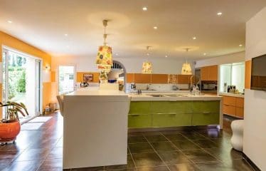 Adainville   PROPRIÉTÉ EXCEPTIONNELLE AVEC PISCINE COUVERTE .