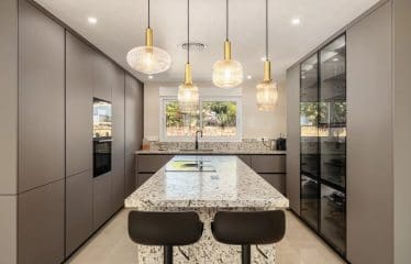 Belle villa moderne située dans un environnement calme à Marbella