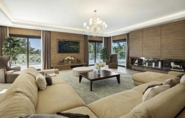 LUXUEUSE VILLA DE GOLF EN PREMIÈRE LIGNE À NUEVA ANDALUCIA