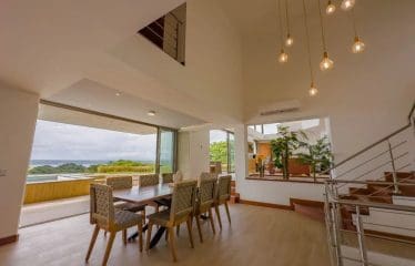 Splendide villa de luxe avec une vue panoramique sur la mer