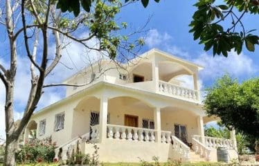 Très belle villa située dans un endroit calme à Cabrera